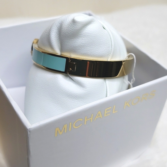 NWT MICHAEL KORS MK LOGO GOLD & TURQUOISE ENAMEL BANGLE BRACELET - Picture 11 of 11